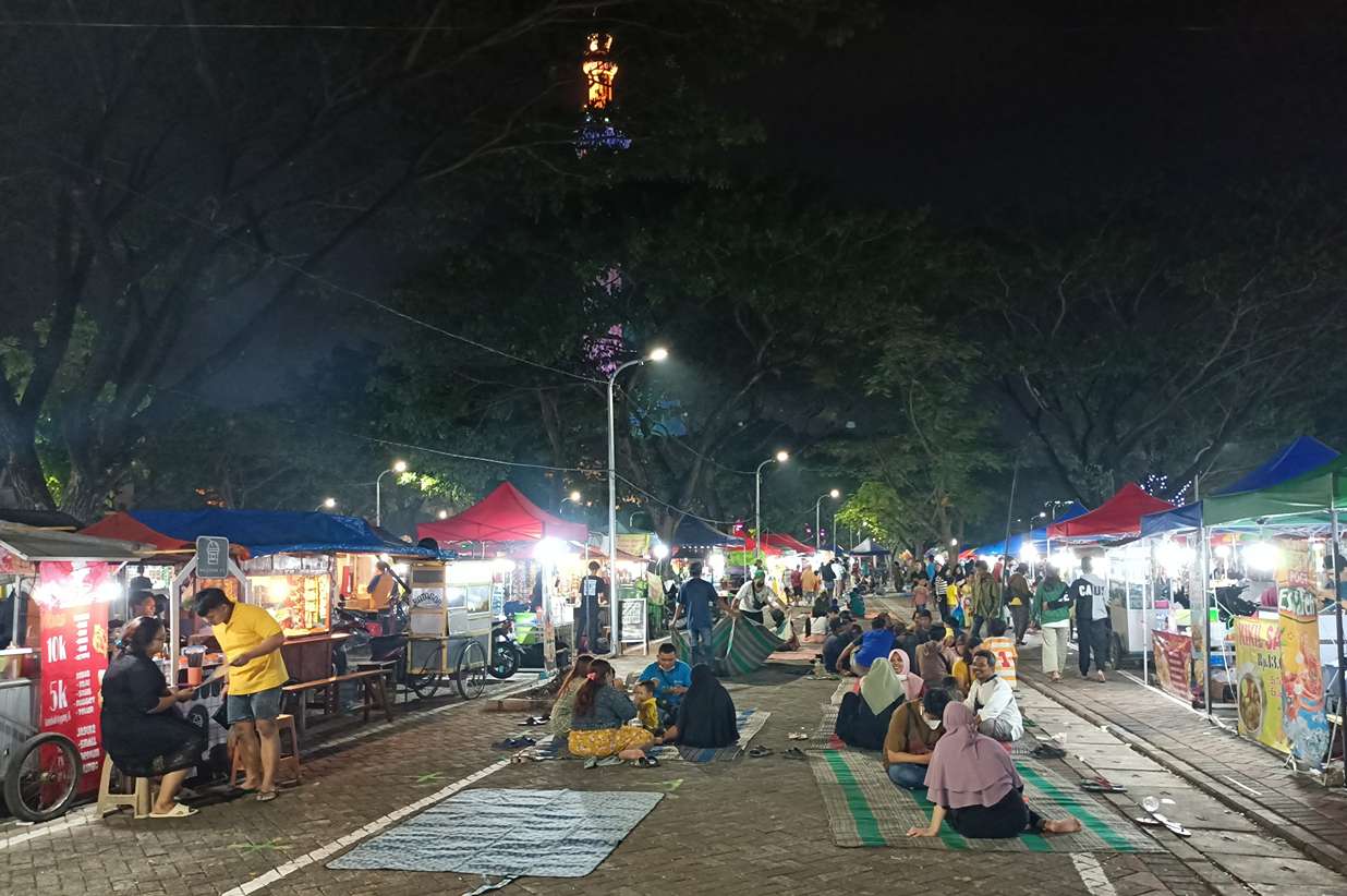Pasar Murah dan Wisata Kuliner Masjid Agung Surabaya