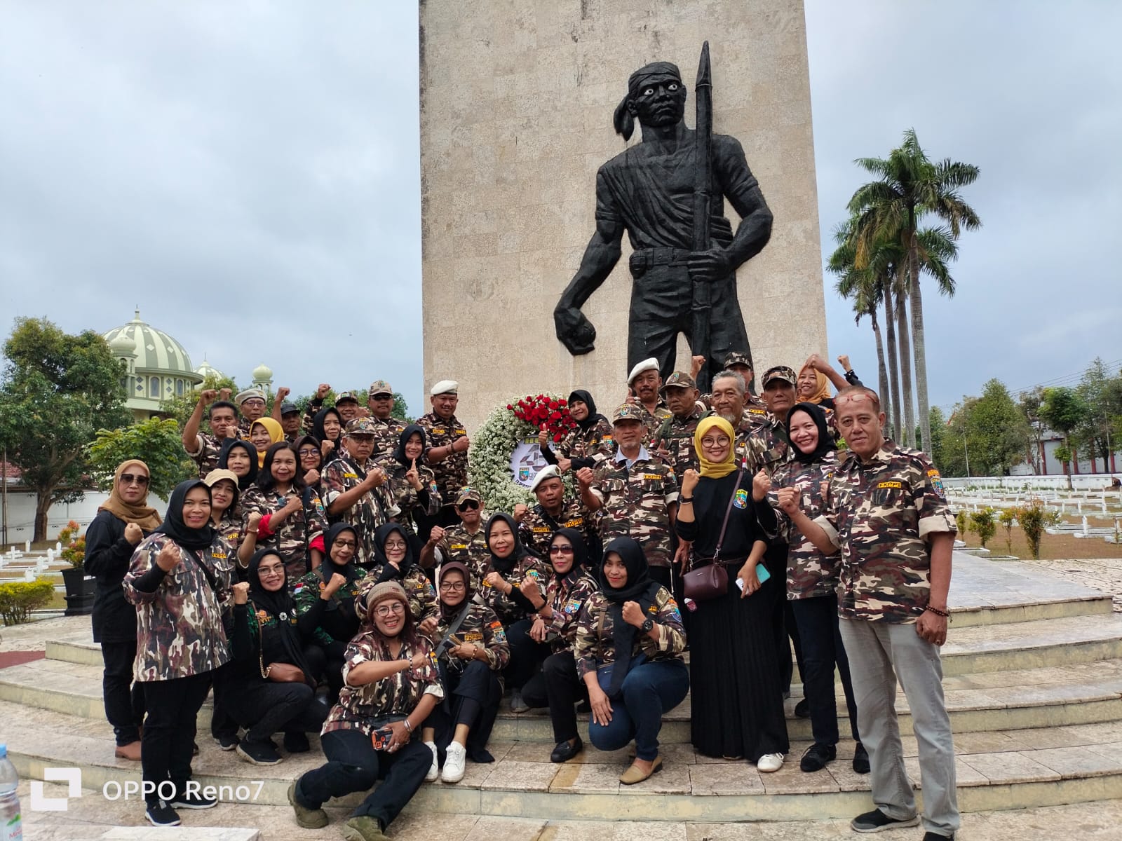 Pengurus FKPPI 1307/Tulungagung Ziarah TMP Rejoagung