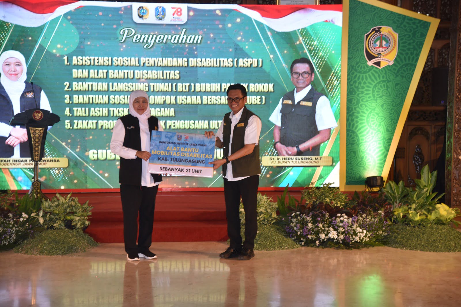 Gubernur Khofifah ke Tulungagung Salurkan Bantuan Sosial