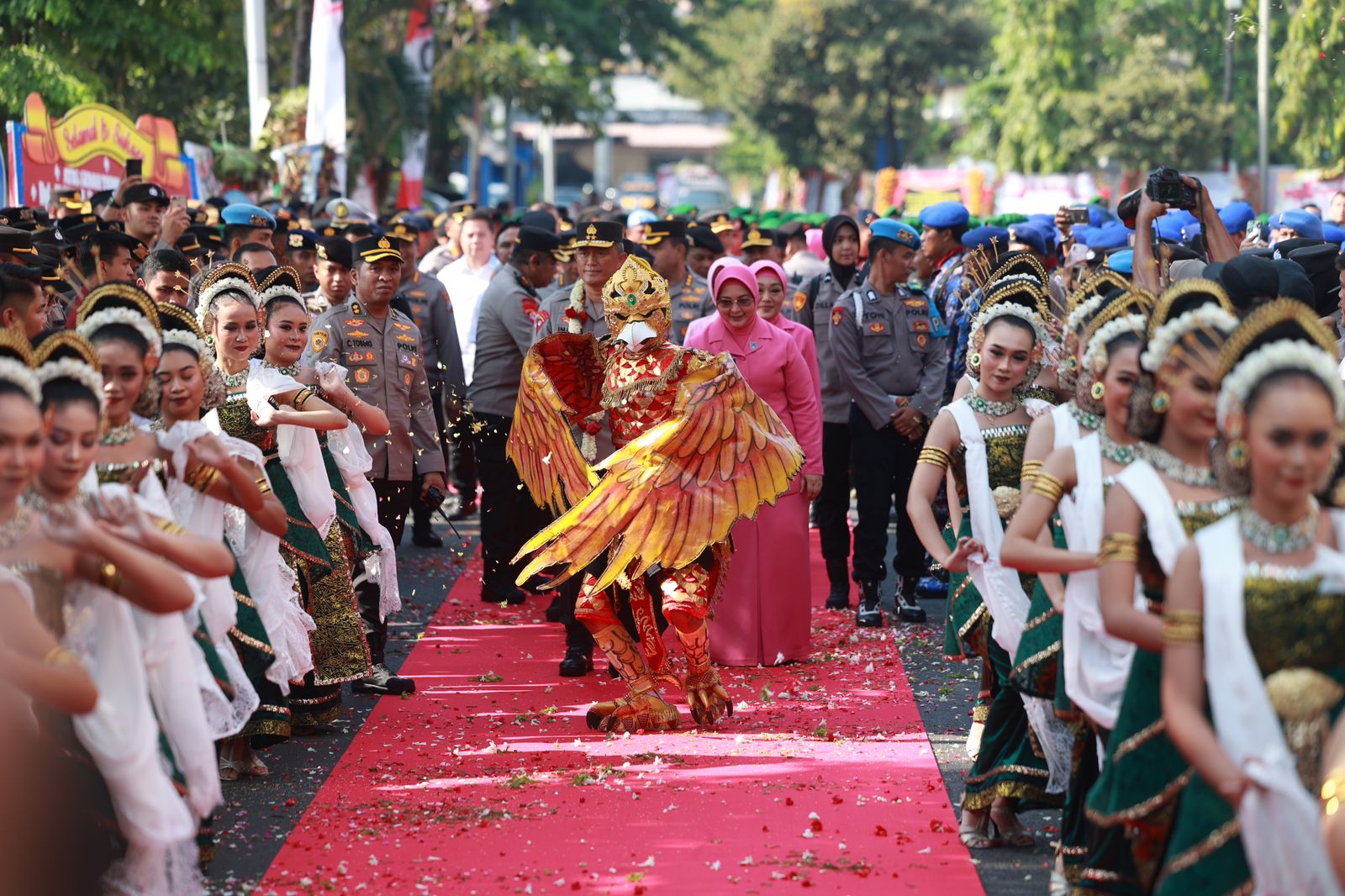Tari Reog dan Beskalan Sambut Irjen Pol Imam Sugianto Sebagai Kapolda Jatim Baru