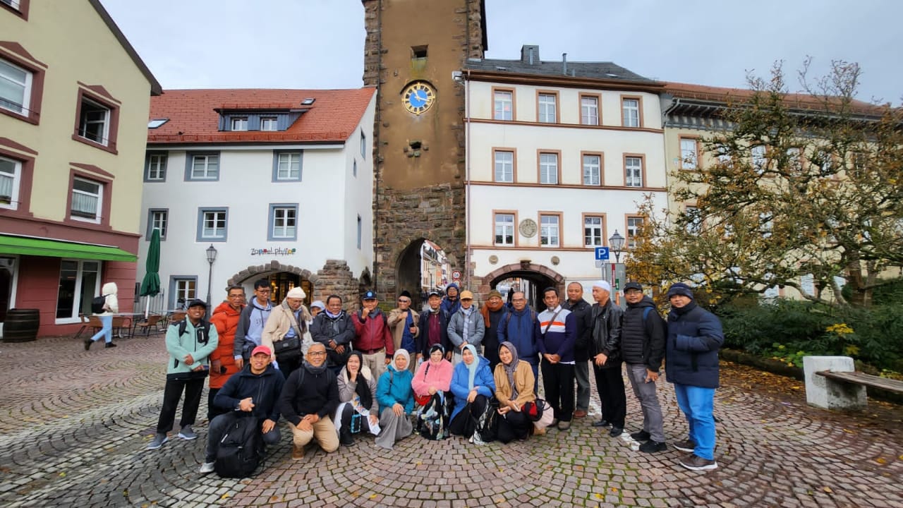 Pengasuh Pondok Pesantren Al Azhaar Tulungagung Bergabung Rombongan Muhibbah Ke Jerman
