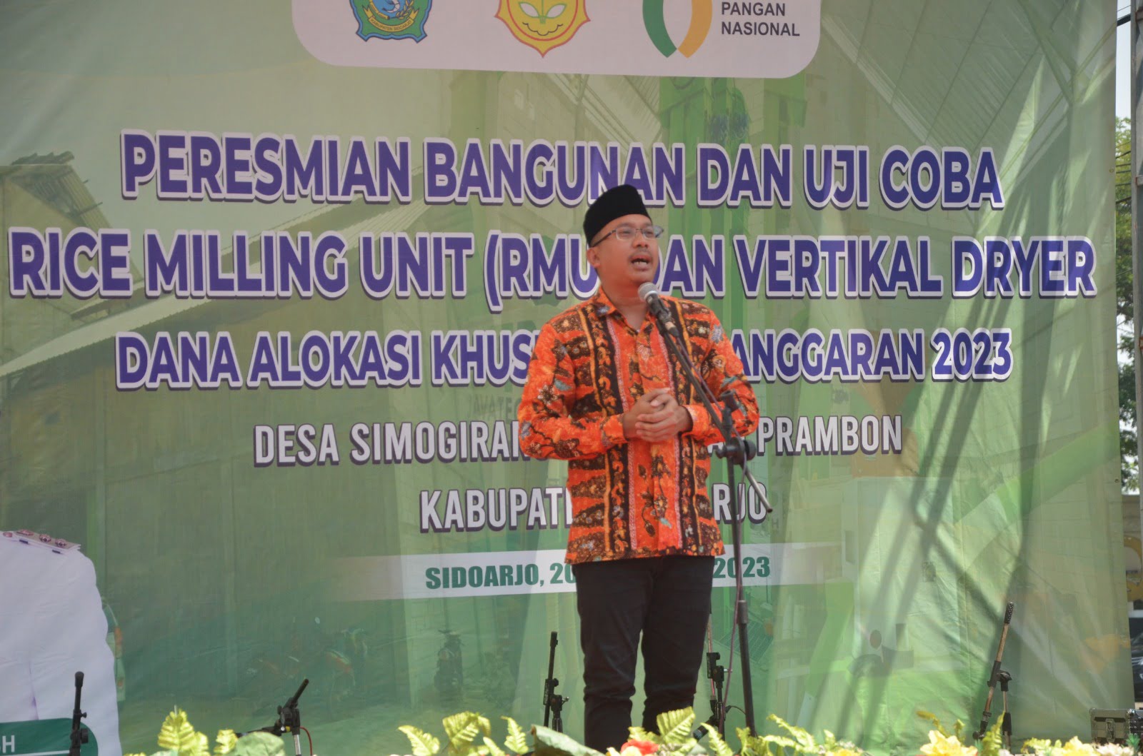 Resmikan Vertical Dryer dan RMU, Bupati Gus Muhdlor Minta Stabilitas Harga Beras Terjaga