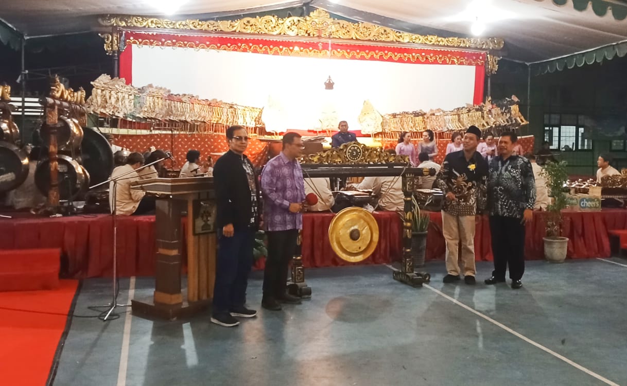 Dies Natalis ke-54 SMKN 3 Surabaya, Ajak Millenial Wayangan Dan Kidungan Dengan Cak Kartolo