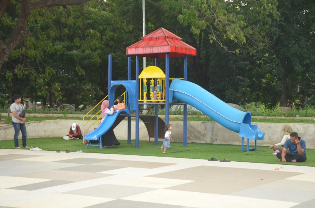 Alun-Alun Sidoarjo, Monumen Jayandaru, Bupati Sidoarjo