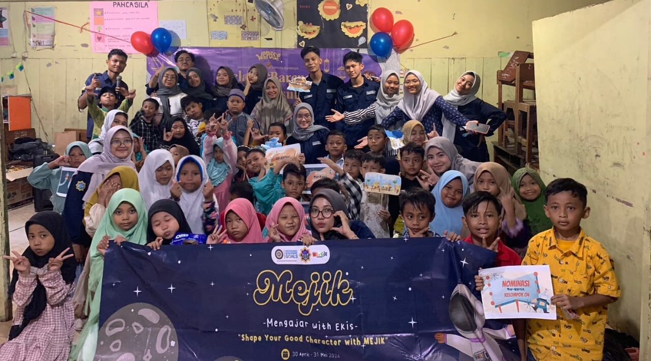 Satu Bulan Mengajar Hima Ekis Unair Sukseskan Program Mengajar With Ekis