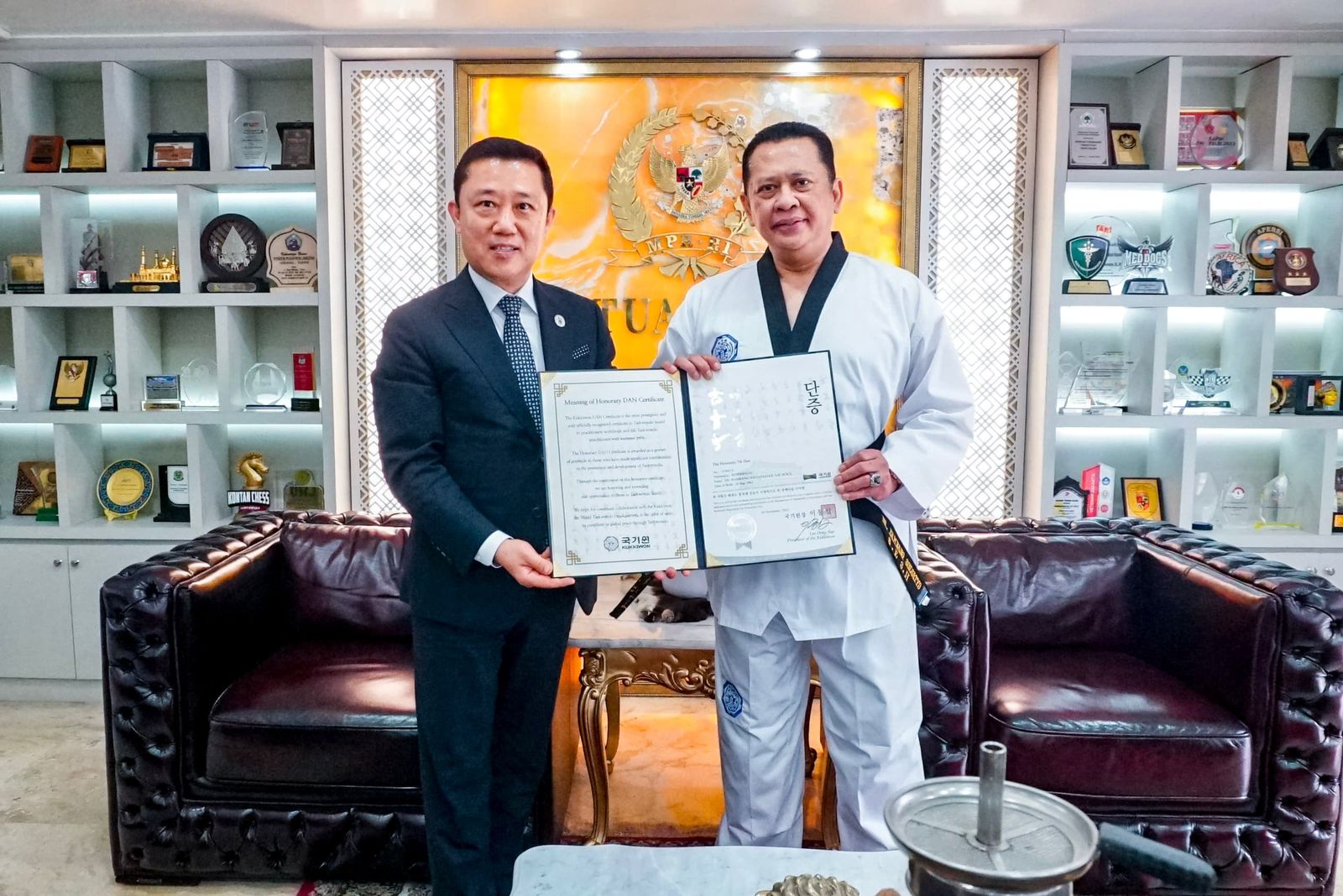 Ketua MPR RI Terima Sabuk Kehormatan DAN VII Dari Organisasi Taekwondo Korea Kukkiwon