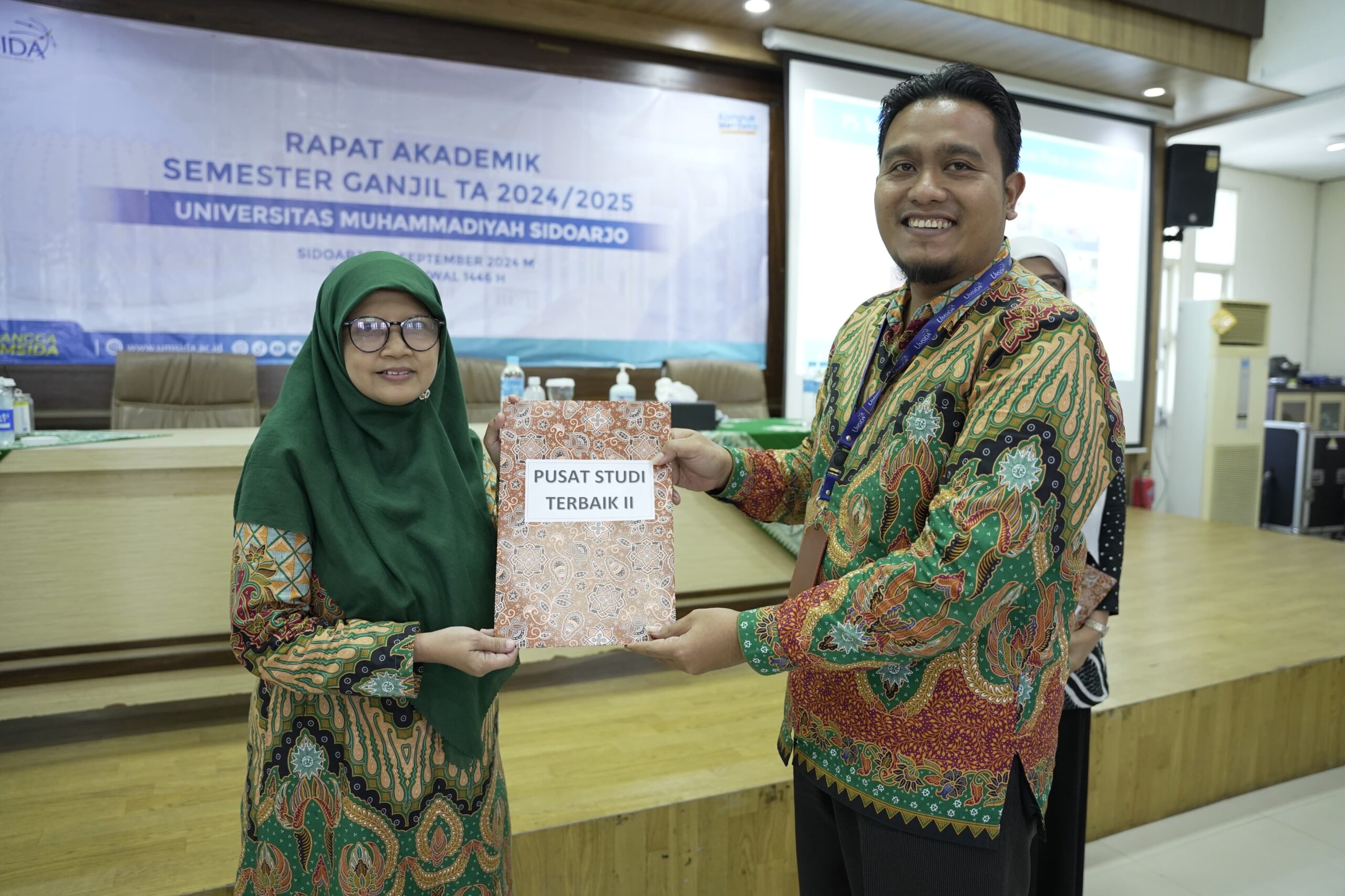 UMSIDA Gelar Rapat Akademik Semester Ganjil 2024/2025, Pusat Studi Ekonomi Bisnis Raih Peringkat II Lembaga Berkinerja Terbaik