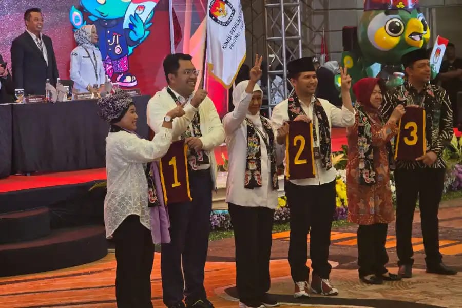 Nomor Urut Paslon Pilkada Jawa Timur 2024 Luluk Nur Hamidah-Lukmanul Khakim No Urut 1, Khofifah Indar Parawansa-Emil Elestianto Dardak No Urut 2 dan Tri Rismaharini-KH Zahrul Azhar Asumta atau Gus Hans No Urut 3.