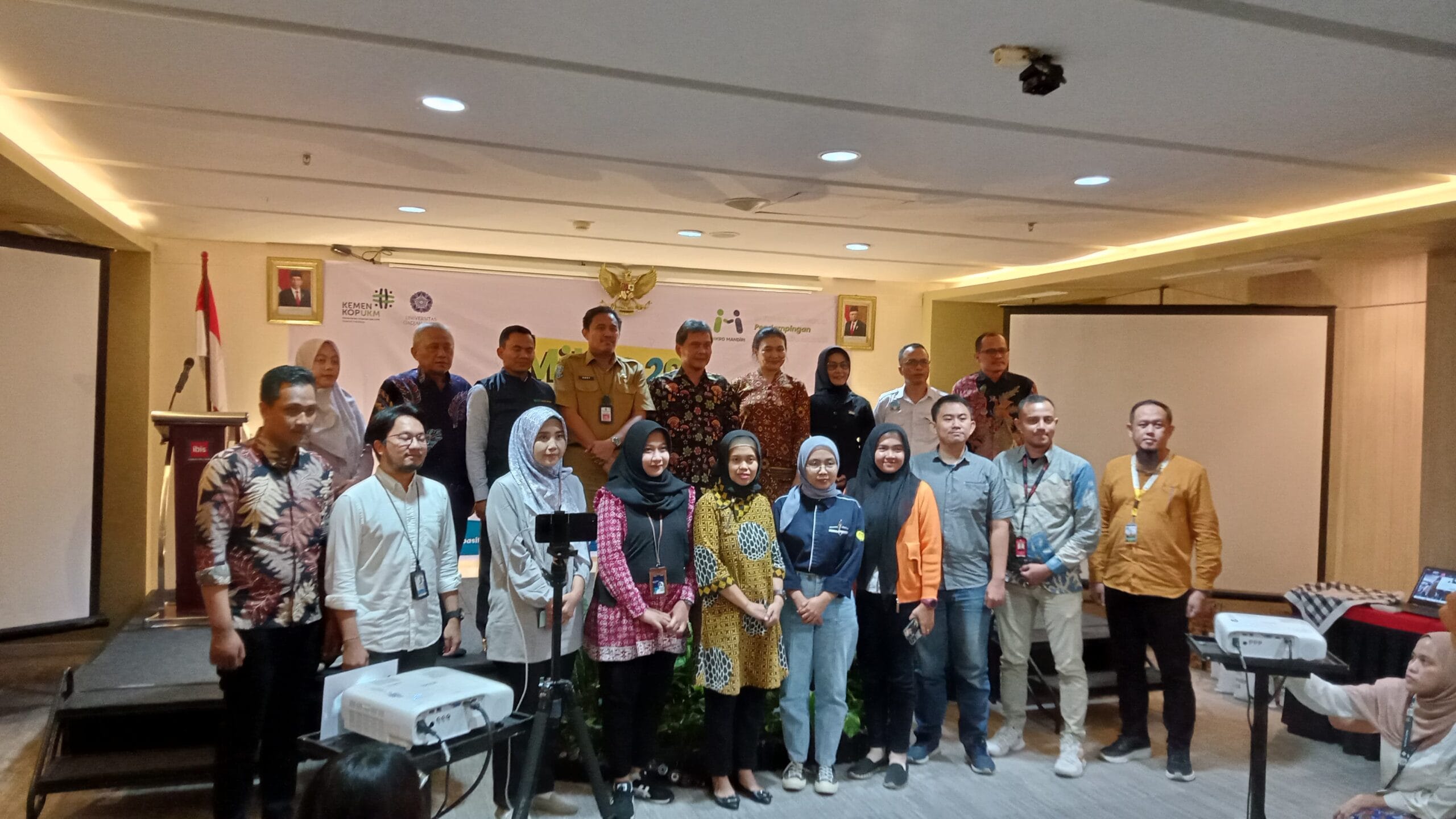 Program Mikro Mandiri 2024 Kementerian KOPUKM Bersama Universitas Gadjah Mada Diadakan Di Surabaya