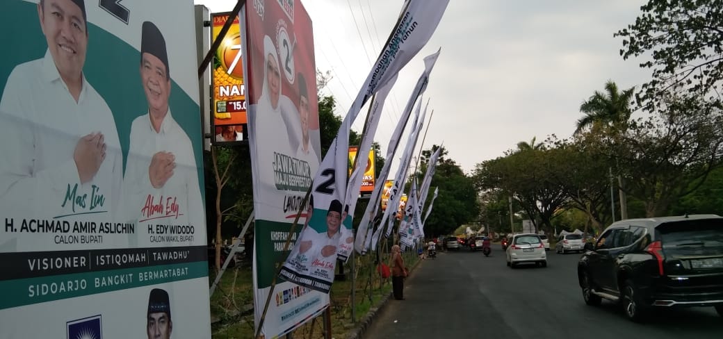 KPU Sidoarjo Gebyar APK Bergambar Paslon Pilkada 2024