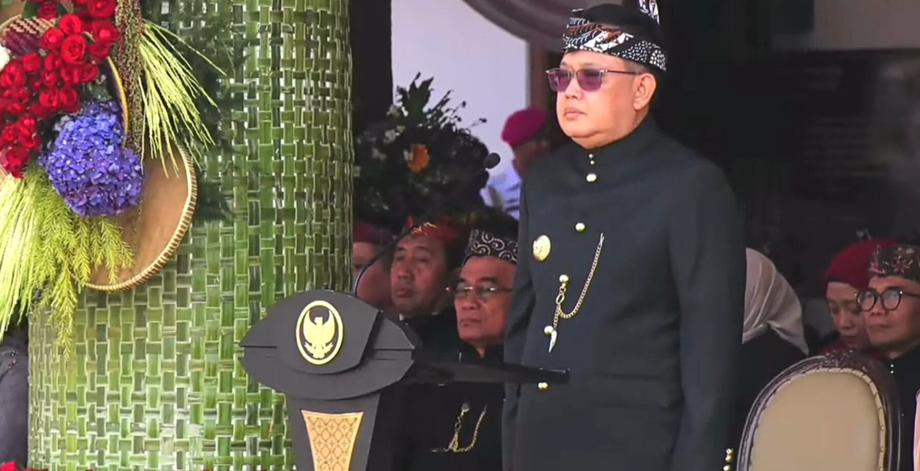 Penghargaan Lencana ‘Jer Basuki Mawa Beya’ Kepada 10 Tokoh Masyarakat Pada Peringatan Hari Ulang Tahun ke-79 Provinsi Jawa Timur