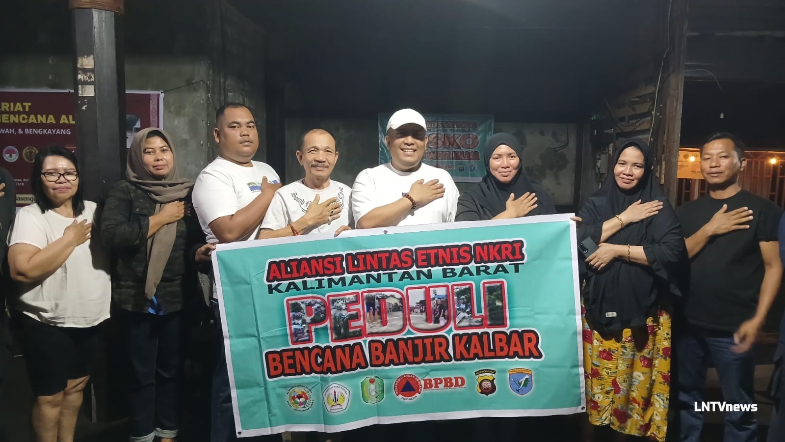 Buka Posko Di Rumah Radang Aliansi Lintas Etnis Kalbar Galang Bantuan Untuk Korban Banjir 