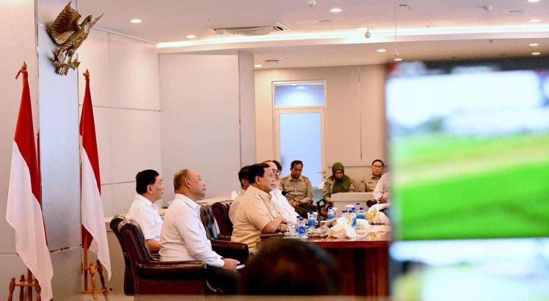 Di Luar Agenda Resmi Presiden Prabowo Subianto Menghadiri Telekonferensi Di Kantor Pusat Kementerian Pertanian