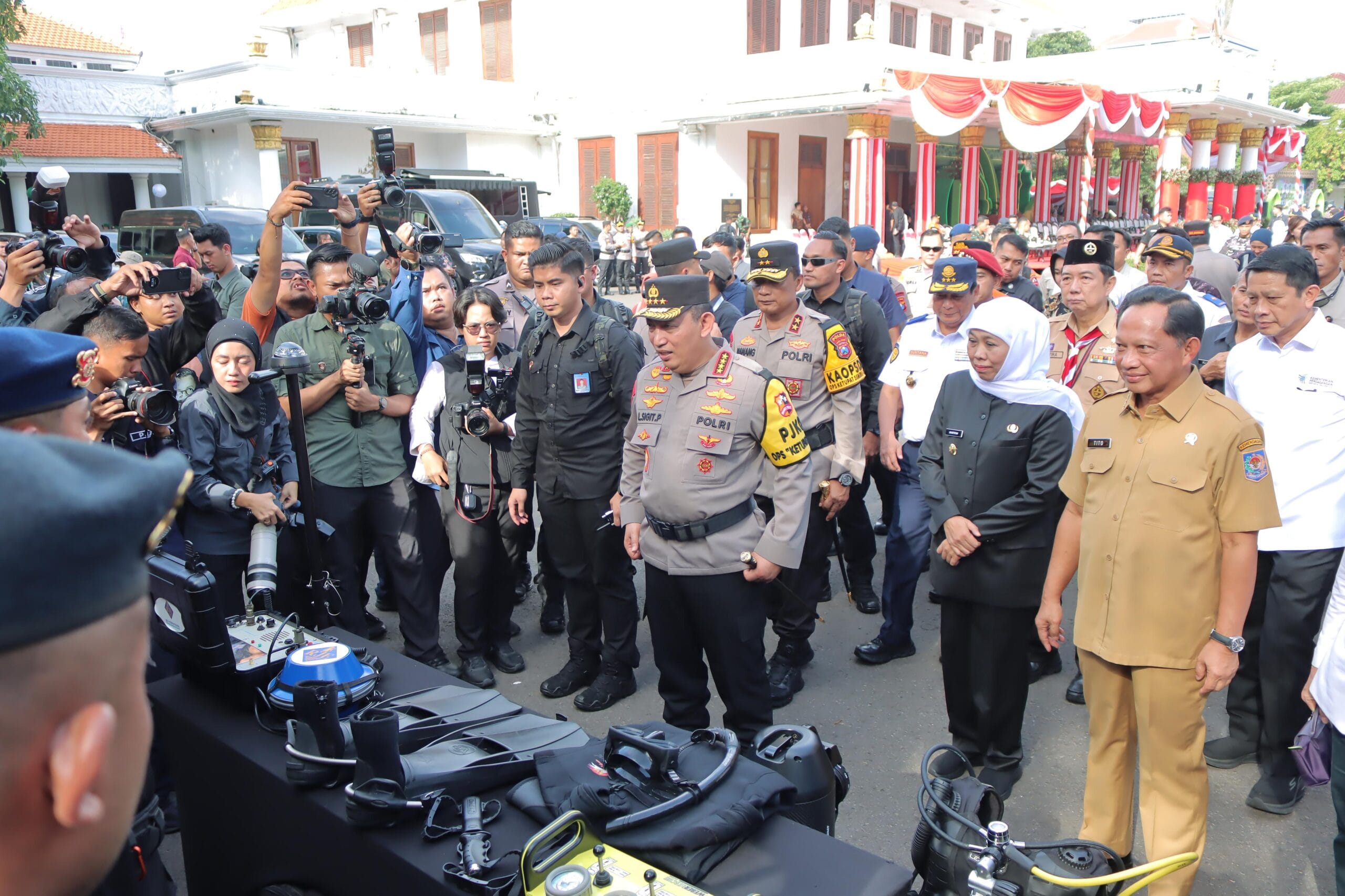 Apel Gelar Pasukan Operasi Kepolisian Terpusat Ketupat 2025 Diikuti Gubernur Jawa Timur Khofifah