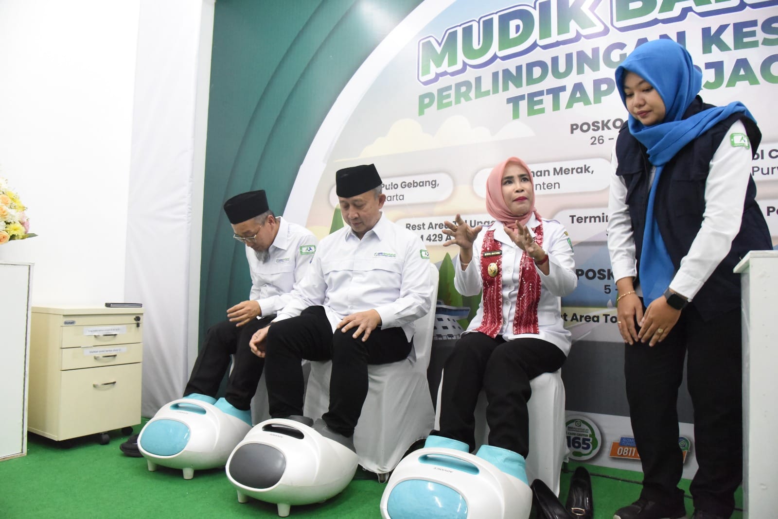 Hj. Mimik Wabup Sidoarjo Apresiasi Posko Mudik BPJS Kesehatan Di Terminal Purabaya Dan Ajak Pemudik Memanfaatkan
