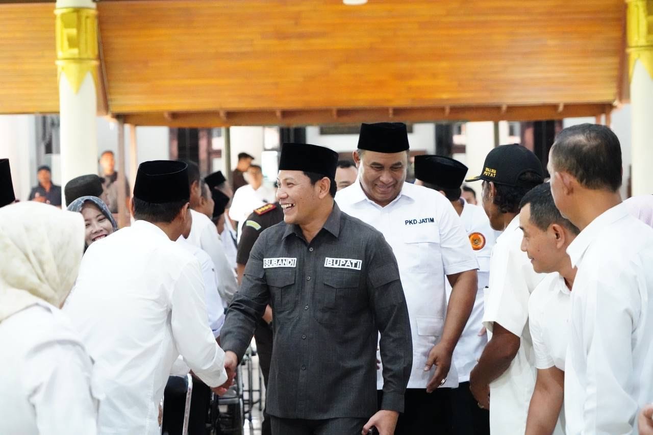 Bupati H. Subandi Mengukuhkan PKDI Sidoarjo Dan Harapkan Sinergi Optimal Untuk Pembangunan Desa