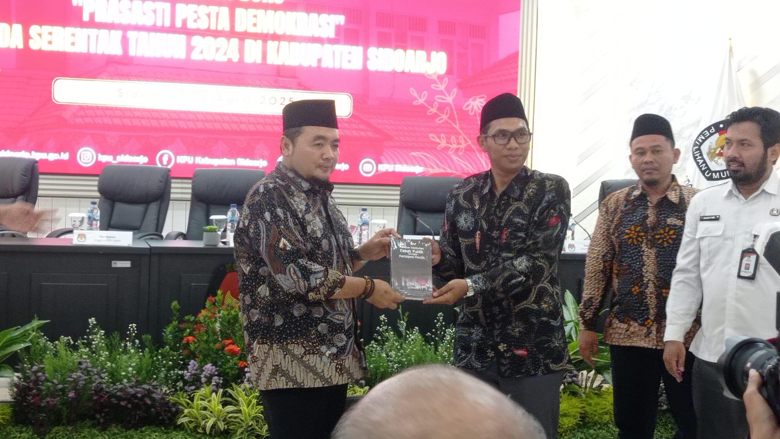 Pemaparan Hasil Riset Dan Bedah Buku KPU Sidoarjo