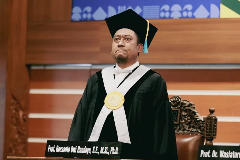 Trump Naikkan Tarif Impor Hingga 32% Termasuk Indonesia Pakar UNAIR Sebut Potensi Ancaman Ekonomi