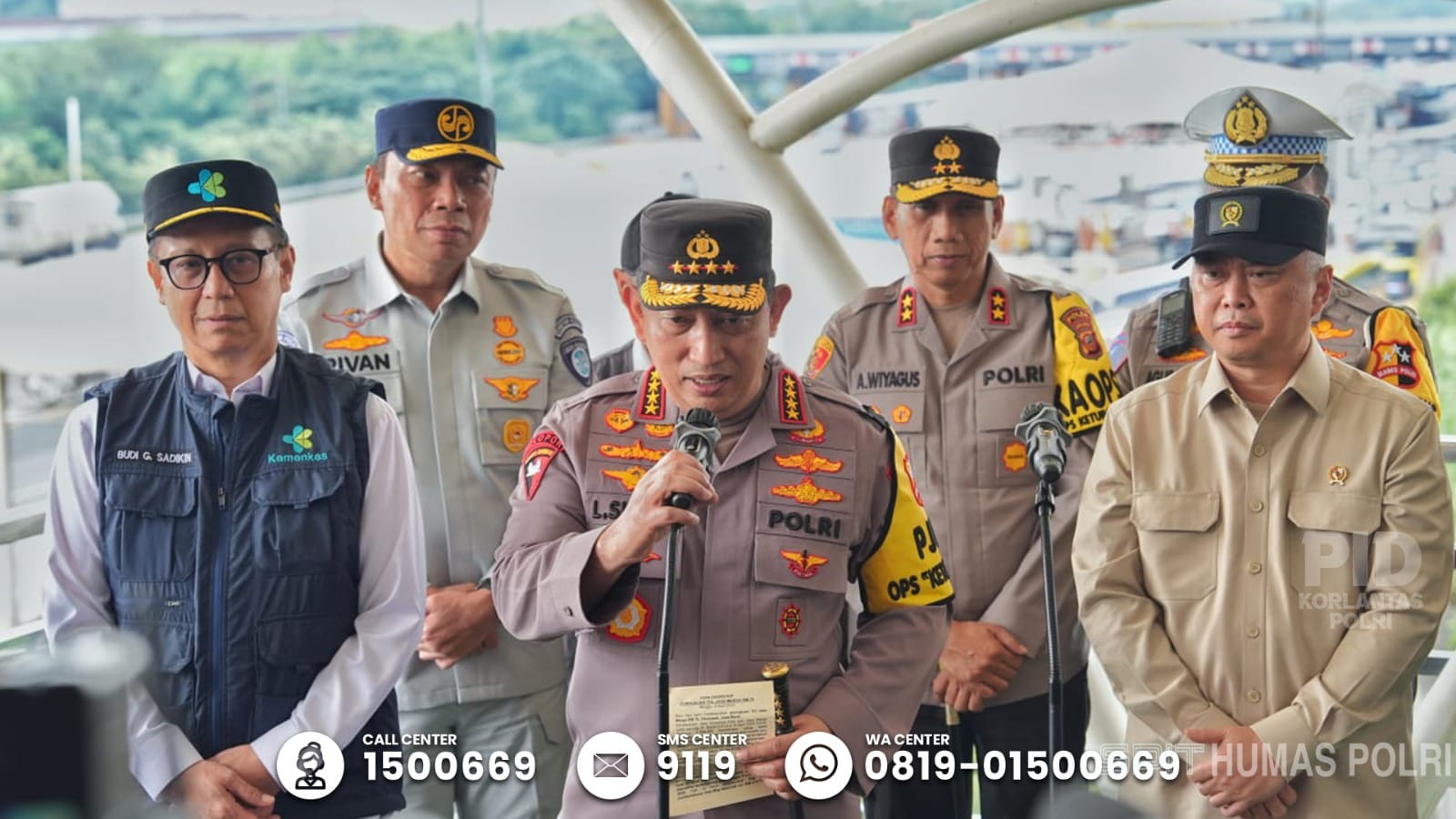 Kapolri Mengecek One Way Nasional Di KM 70 Cikatama