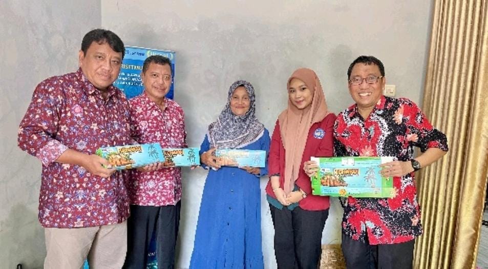 Abdimas UMSIDA Mengangkat Potensi Produk Olahan Dan Branding UMKM Bandeng ICHAKU