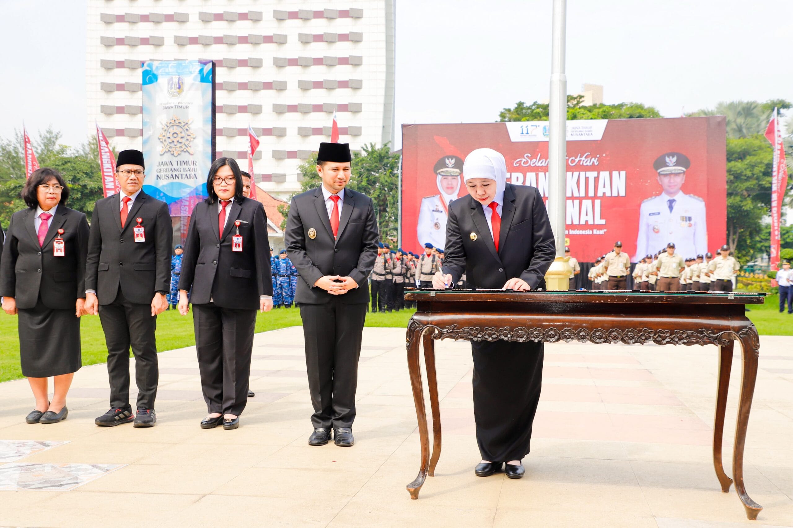 Peringatan Harkitnas 2025 Gubernur Khofifah Ajak Masyarakat Bangkit Hadapi Dampak Dinamika Ekonomi Global