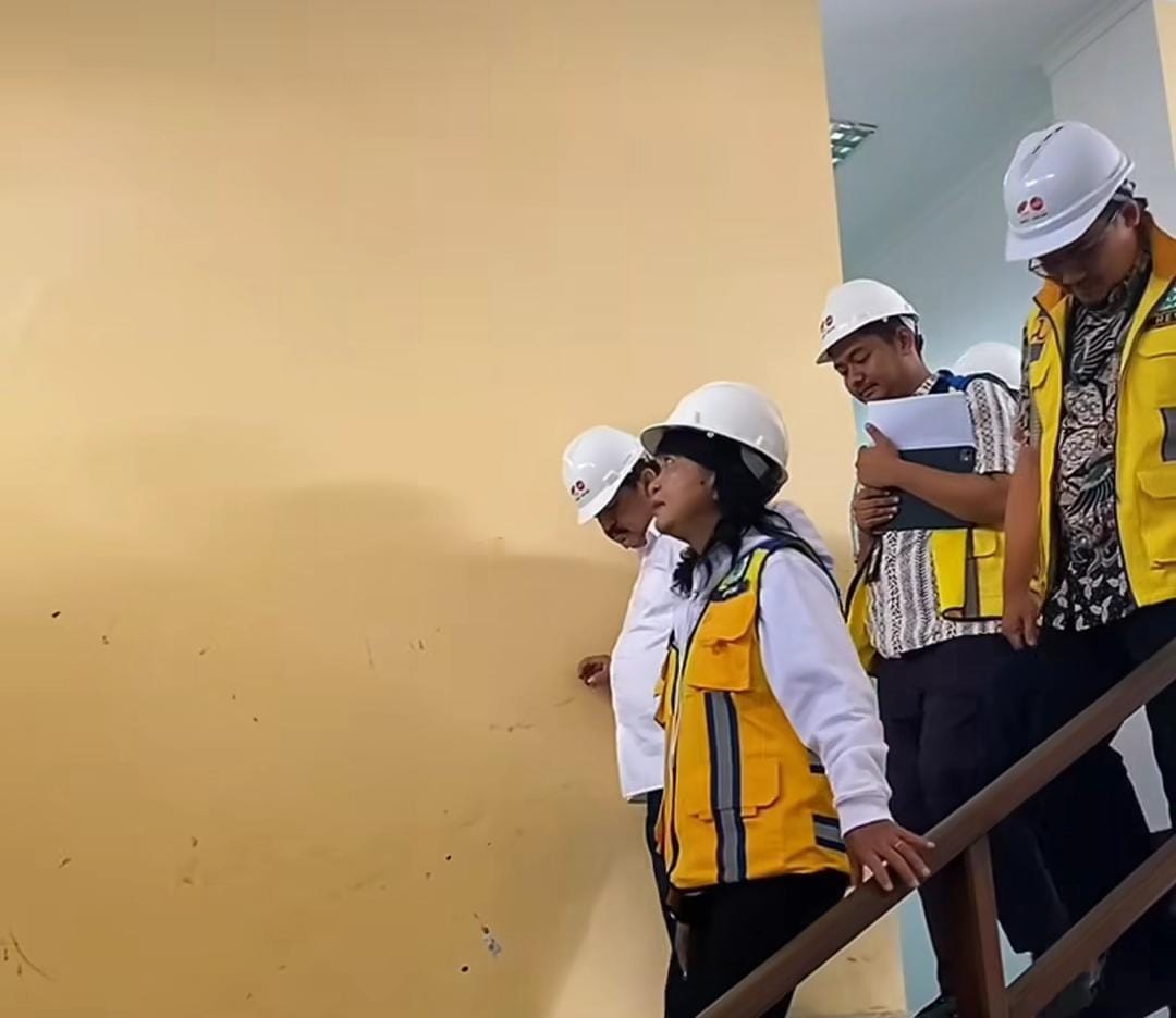 Proyek Renovasi Sekolah Rakyat Tahap I Di Politeknik Kesejahteraan Sosial Bandung Di Tinjau Wamen PU Diana 