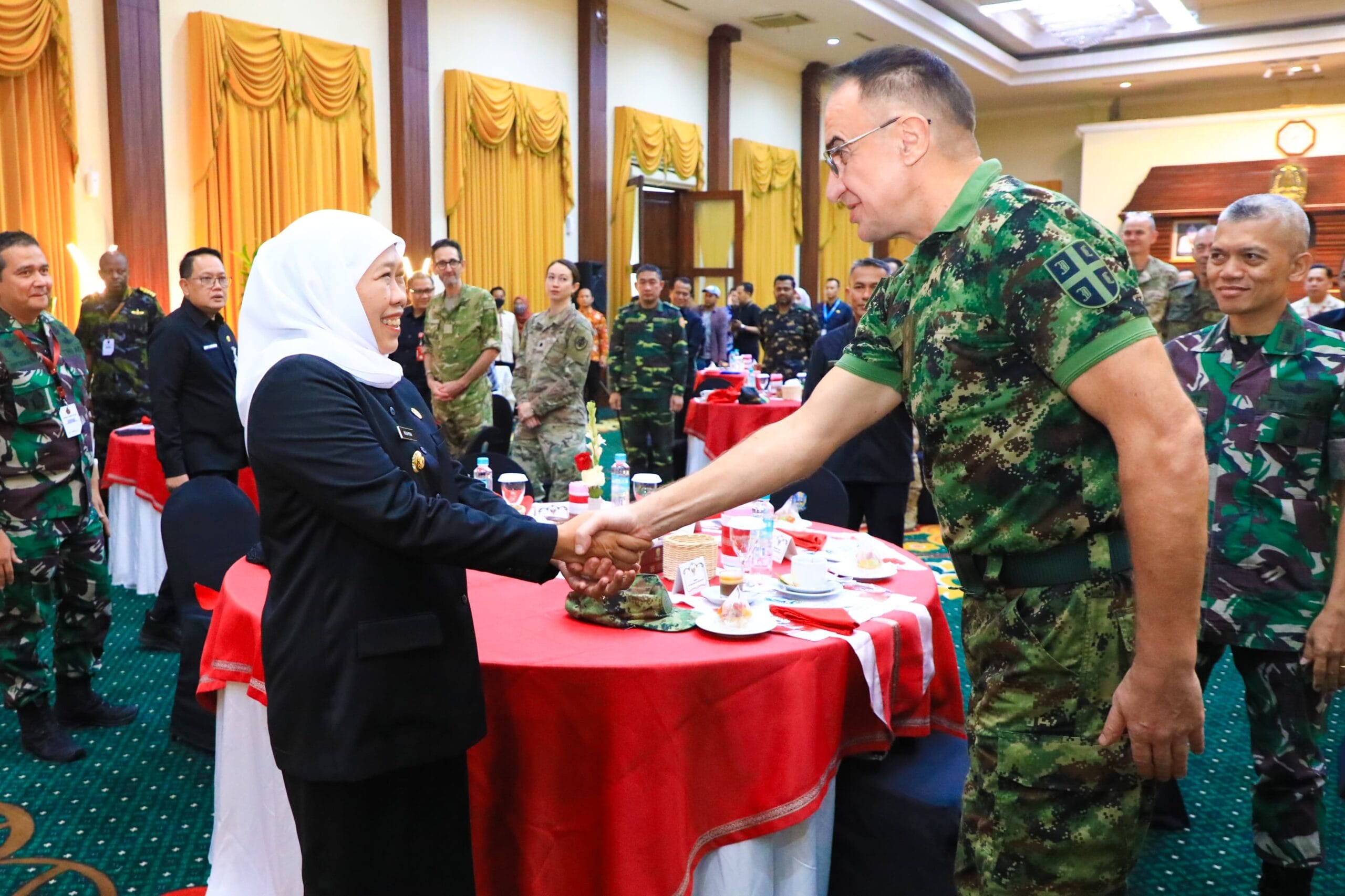 Gubernur Paparkan Kekuatan Jatim Sebagai Lumbung Pangan Dan Penopang Ekonomi Nasional Saat Terima Atase Pertahanan 17 Negara
