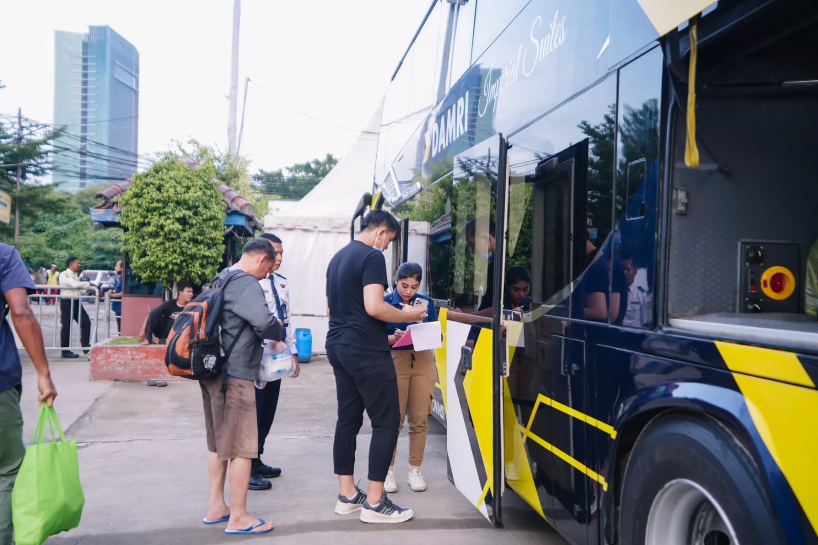 Rute Kemayoran–Bungurasih Jadi Favorit Pengguna DAMRI Antusias Libur Panjang