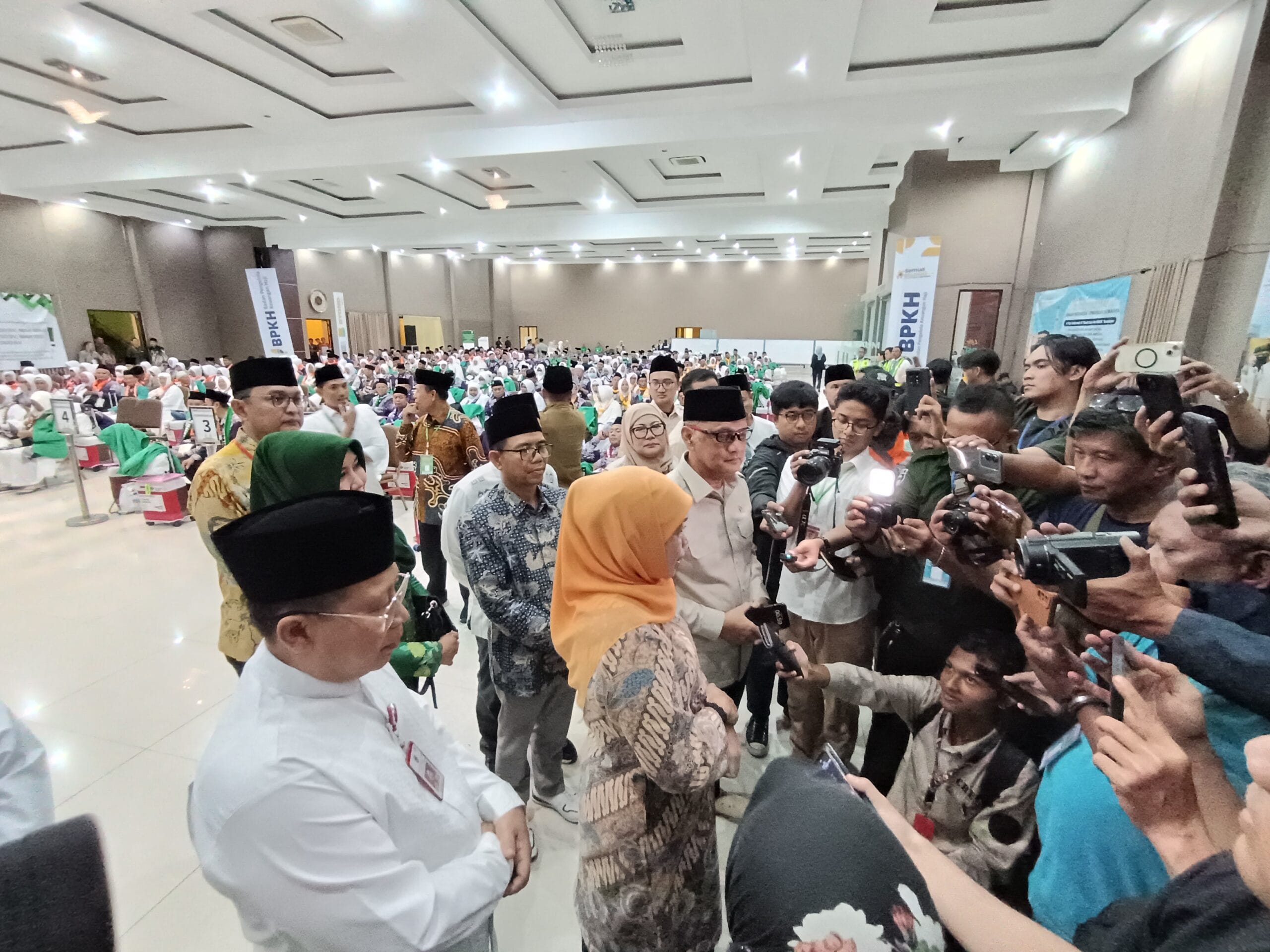 Gubernur Khofifah Lepas Kloter Pertama Jama’ah Haji Embarkasi Surabaya Serta Titip Doa Untuk Indonesia Dan Jatim Aman Bahagia Sejahtera