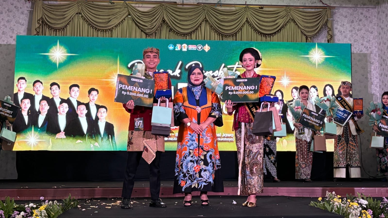 Juara 1 Duta Bahasa Jawa Timur 2025 Diraih Mahasiswi UNAIR