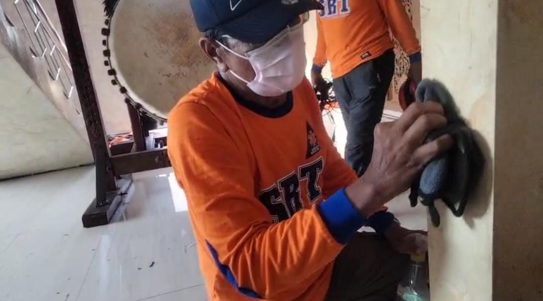 SRT Bersama GRRM Melakukan Aksi Bersih-Bersih Masjid Auliya’ Setono Gedong Kediri
