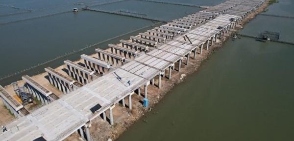 Terintegrasi Dengan Tanggul Laut Konstruksi Tol Semarang – Demak Seksi Kaligawe – Sayung Capai 44,26 Persen