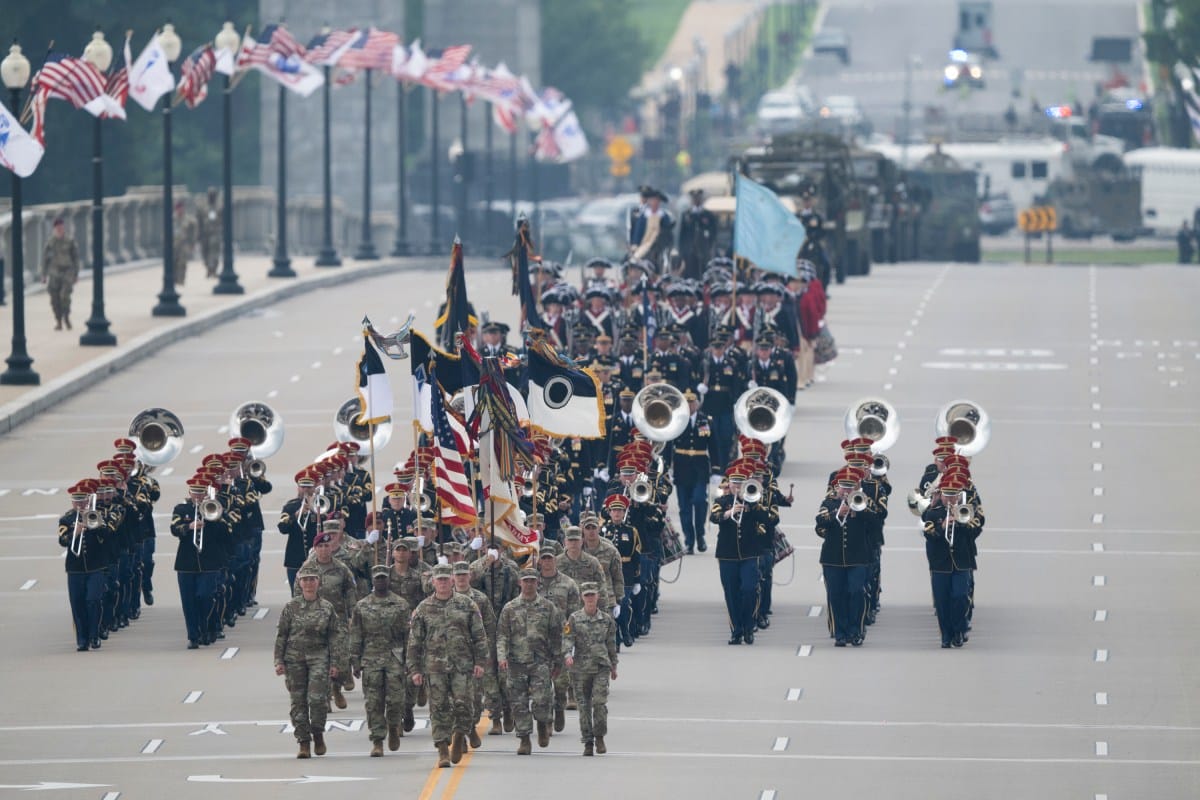 Angkatan Darat AS Merayakan Ulang Tahun ke-250 Dengan Parade Akbar Yang Ikonik