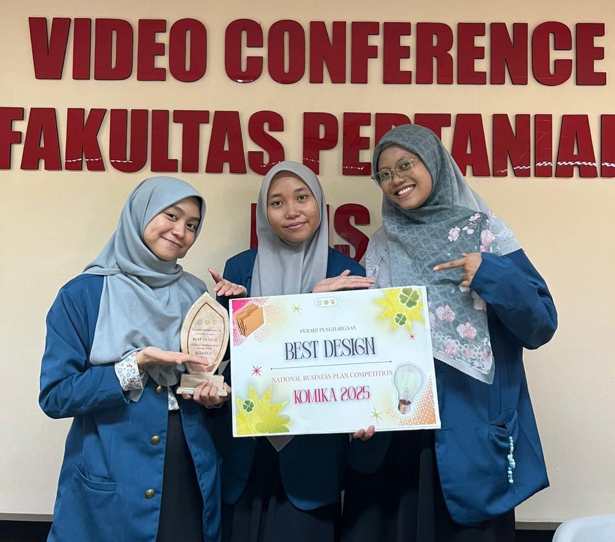 Dalam Kompetisi Business Plan Nasional Delegasi FEB UNAIR Raih Penghargaan Best Design