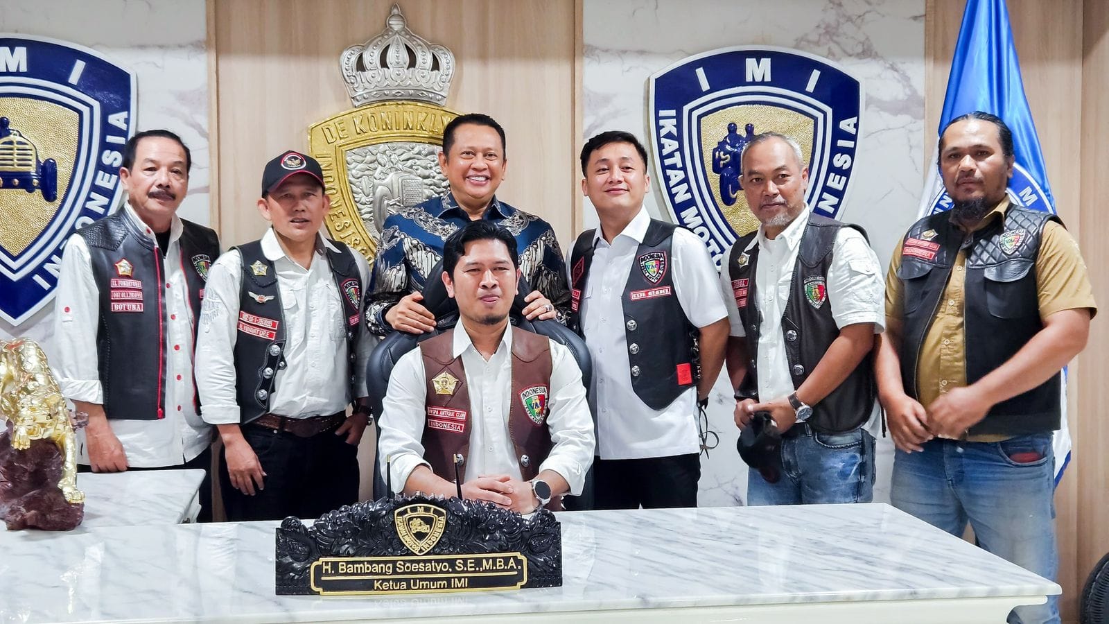 Ketum IMI Bamsoet Ajak Komunitas Otomotif Jadikan Touring Sebagai Misi Sosial Saat Terima Pengurus Vespa Antique Club Indonesia