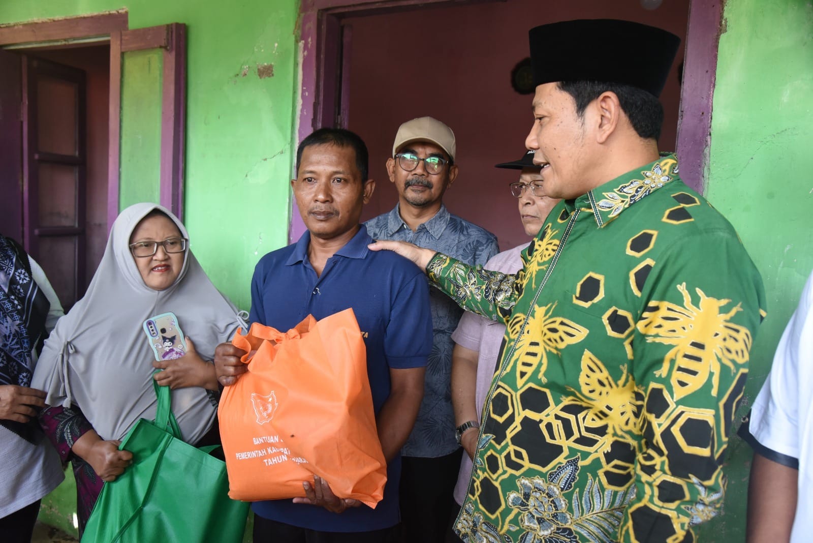 Bupati H. Subandi Melakukan Sidak Terhadap Tiga Rumah Warga Yang Masuk Kategori Rumah Tidak Layak Huni (RTLH)
