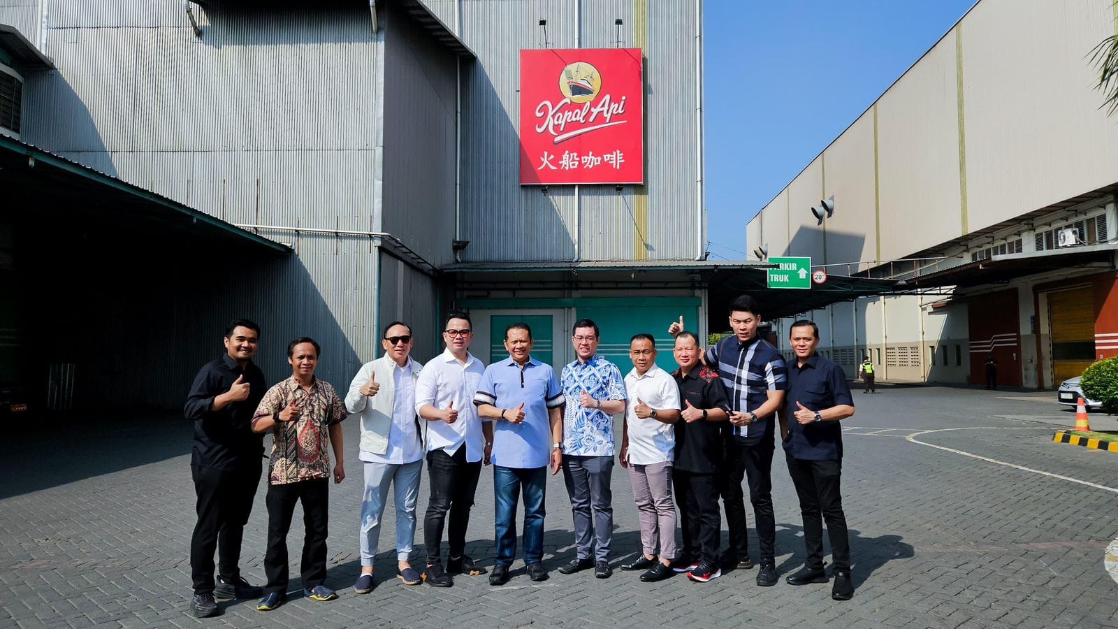 Bamsoet Dorong Hilirisasi Industri Kopi Nasional Saat Kunjungi Pabrik Kopi Kapal Api