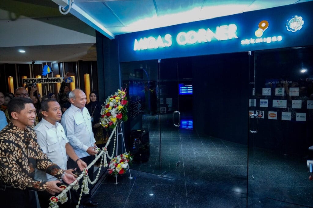 Menteri ESDM Meresmikan Migas Corner ITS Pusat Edukasi Migas Berbasis Teknologi Metaverse