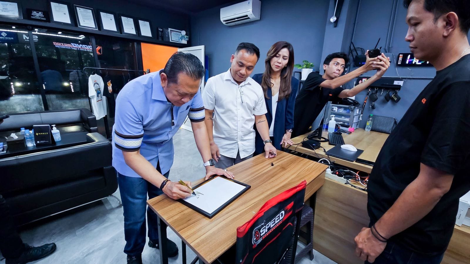 Saat Kunjungi Balai Latihan Modifikasi Otomotif YM Academy Bamsoet Berharap Jadi Role Model Cetak Teknisi Muda Berkualitas