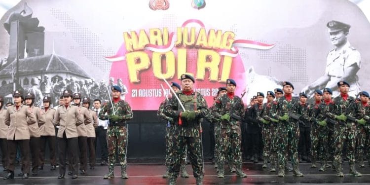 Upacara Peringatan Hari Juang Polri Tahun 2025 Dilaksanakan Di Depan Monumen Perjuangan Polri, Di Surabaya