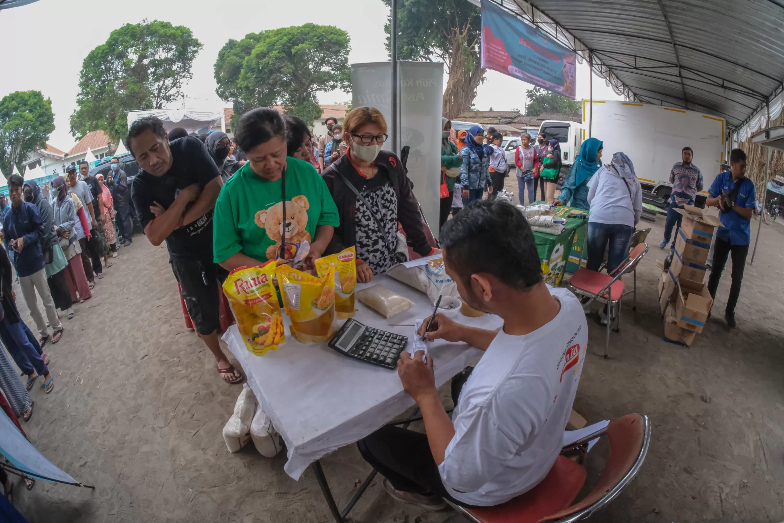 Warga Bisa Belanja Murah Pada Bazar Pangan ID FOOD Di 80 Titik Se-Indonesia