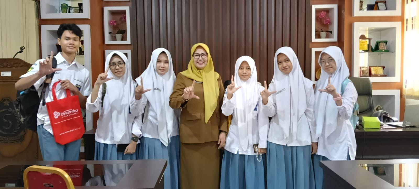 Siswa Smamda Mengikuti Workshop DISPERPUSIP Sidoarjo