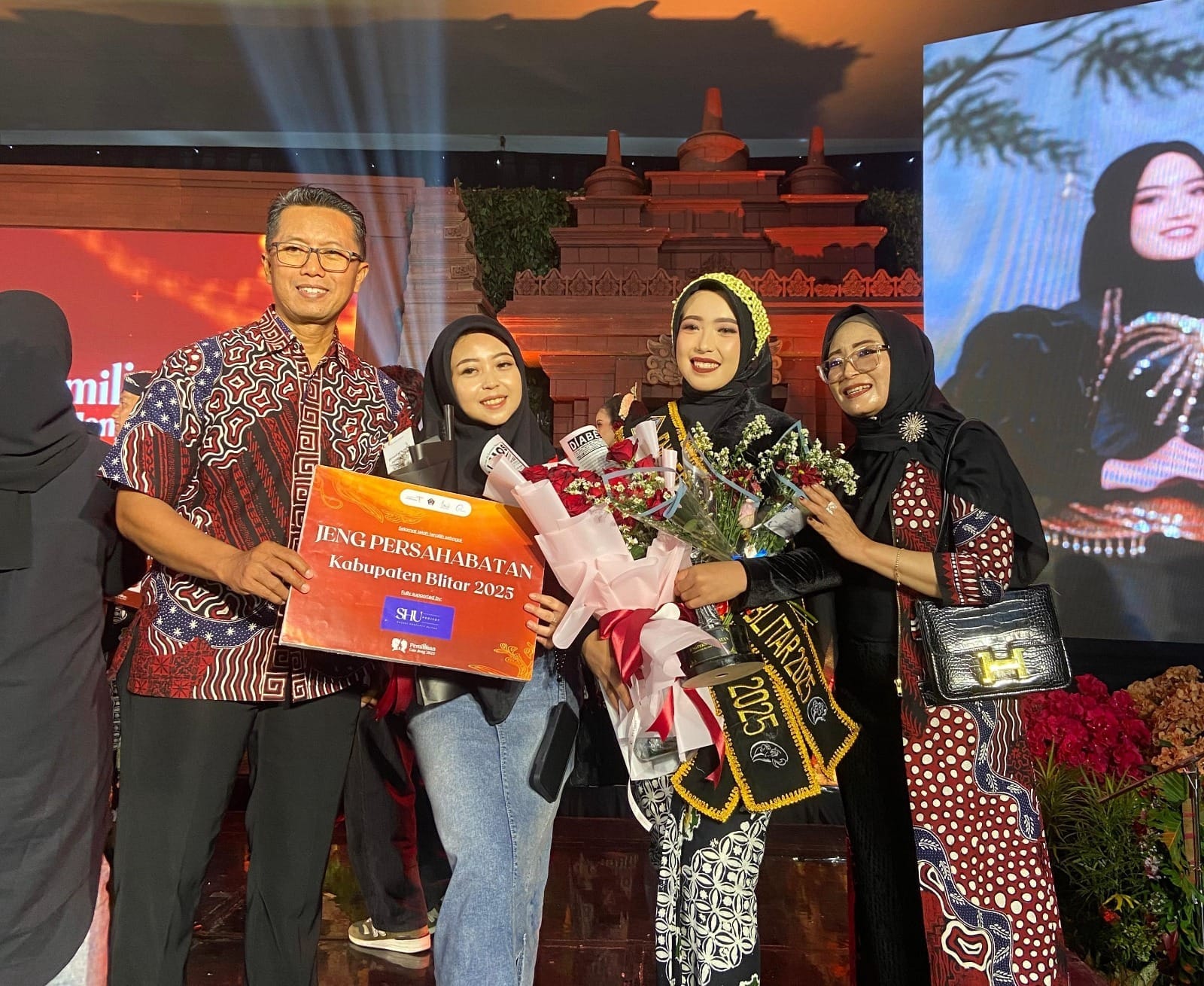 Mahasiswi Ilmu Komunikasi UNAIR Raih Gelar Jeng Persahabatan Siap Berkontribusi Untuk Pariwisata Kabupaten Blitar