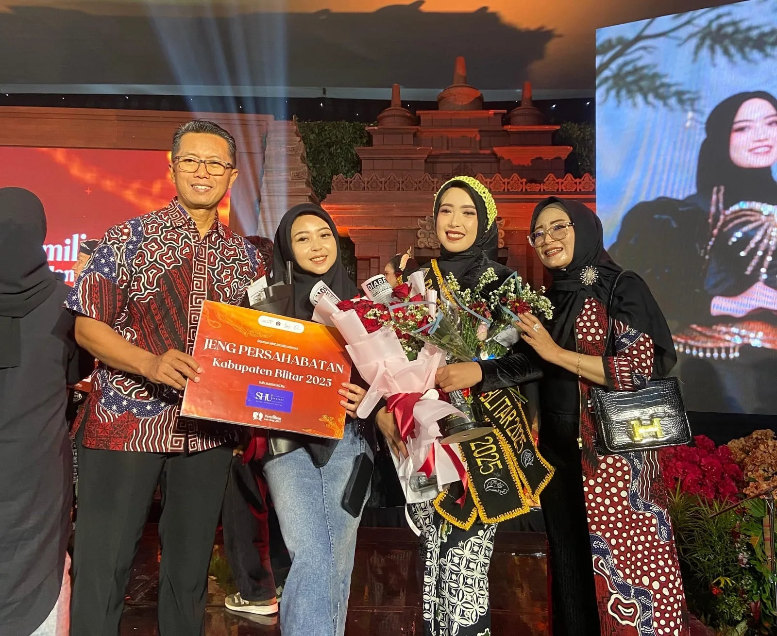 Mahasiswi Ilmu Komunikasi UNAIR Raih Gelar Jeng Persahabatan Siap Berkontribusi Untuk Pariwisata Kabupaten Blitar