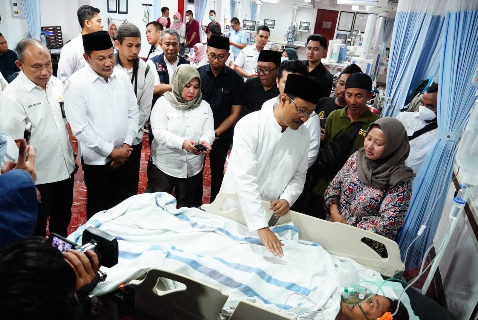 Kerjasama Penanganan Musibah Runtuhnya Bangunan Mushola Ponpes Al Khoziny Mendapat Apresiasi Menteri Sosial 