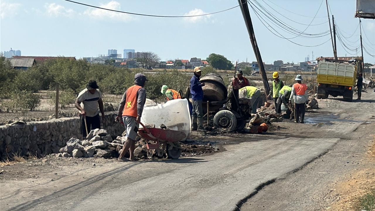 Pemkab Sidoarjo Mulai Garap Betonisasi Ruas Jalan Kalanganyar-Segorotambak