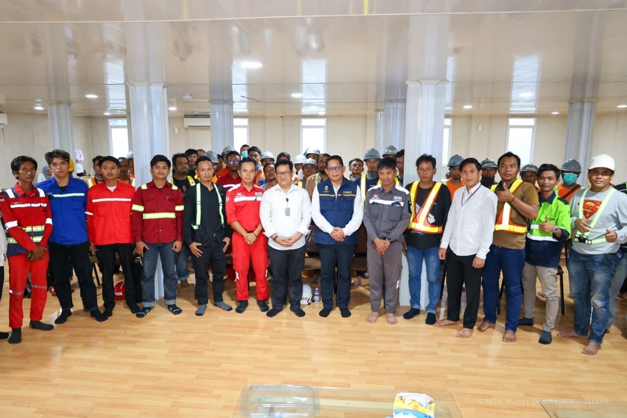 Otorita IKN Serahkan Bantuan Bagi Pekerja Terdampak Kebakaran Hunian Pekerja Konstruksi