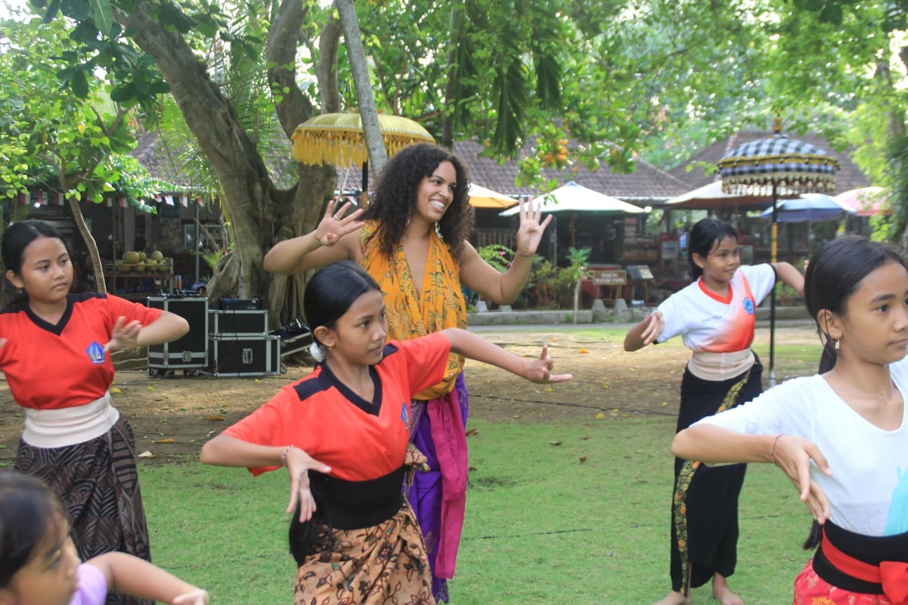 Gerak Anggun Tari Pendet Massal Bakal Hiasi The Nusa Dua Festival 2025