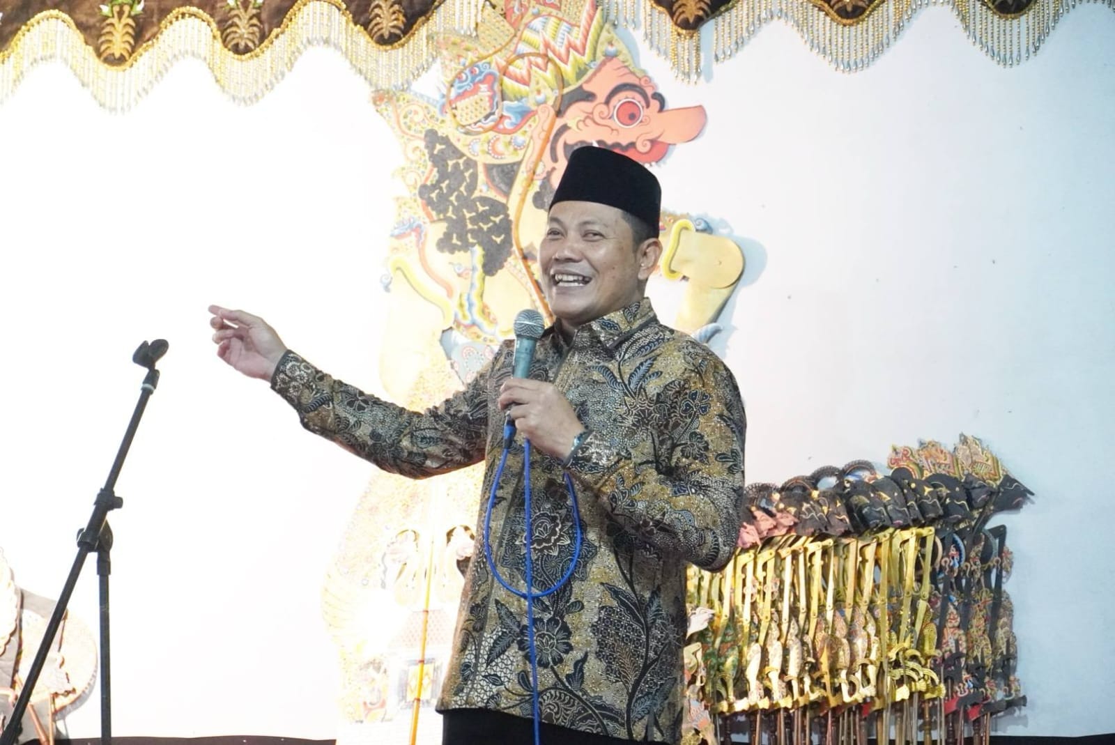 Ratusan Warga Kloposepuluh Antusias Hadiri Sedekah Bumi Bersama Bupati H. Subandi Meski Diguyur Hujan