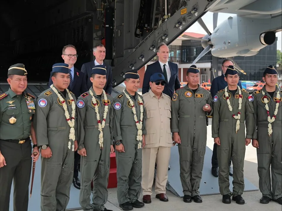 Untuk Memperkuat Angkatan Udara Indonesia Presiden Prabowo Serahkan Airbus A400M/MRTT Alpha 4001
